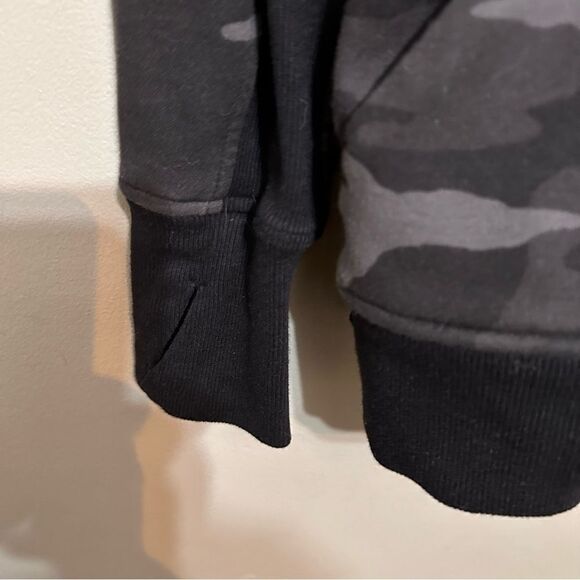 Athleta Triumph Camo Hoodie size medium - Picture 4 of 6